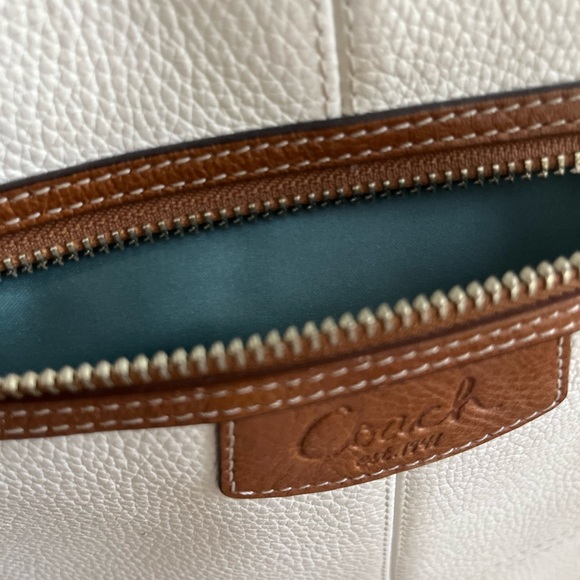 Coach - Picture 5 of 8